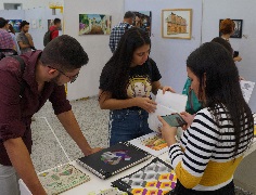 Al menos 70 piezas comprenden la Muestra de Arte Universitario, exposición encabezada por los reconocidos maestros María Márgareth Bonilla, Gustavo Pedraza y Armando Martínez Berrío como artistas homenajeados.